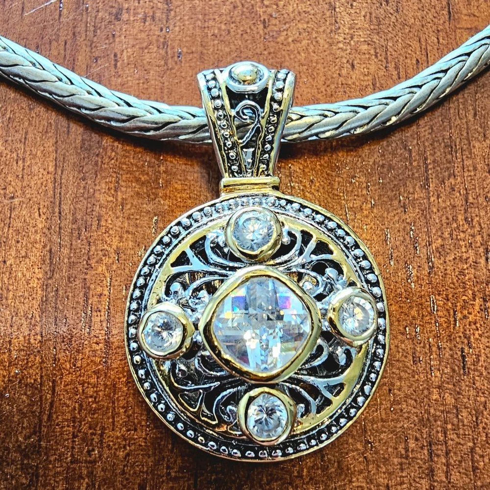 Premium Designs necklace thick chain w beautiful gold & silver tone pendant